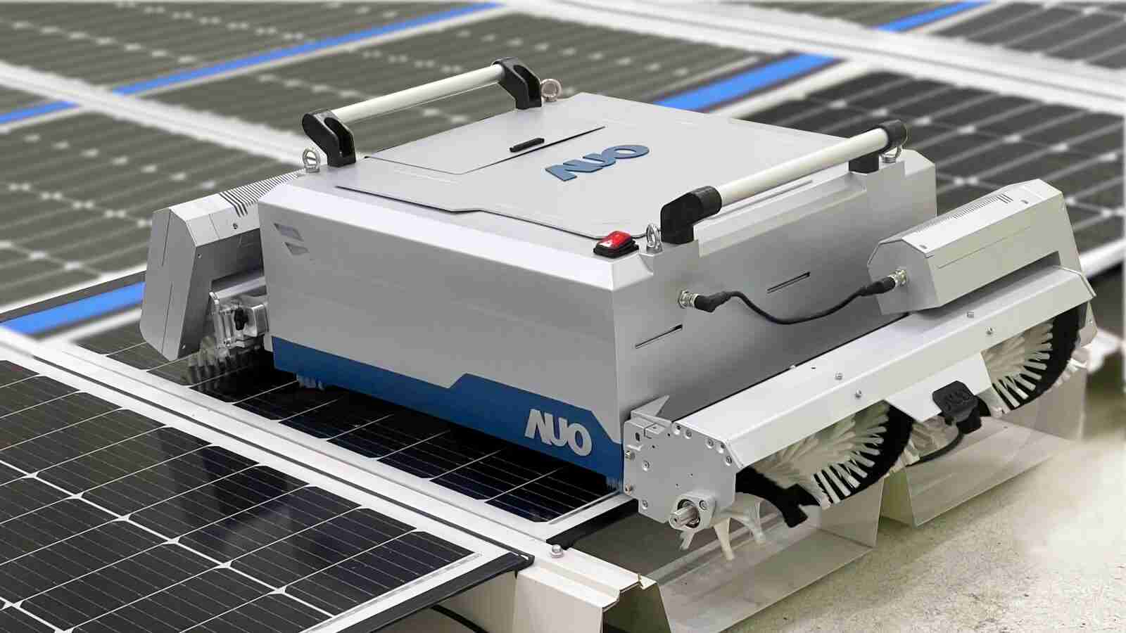 人生就是博致力EPC场域技术升级，，，导入清洁机器人搭配传感器与AI数据分析，，，大幅减少维运成本