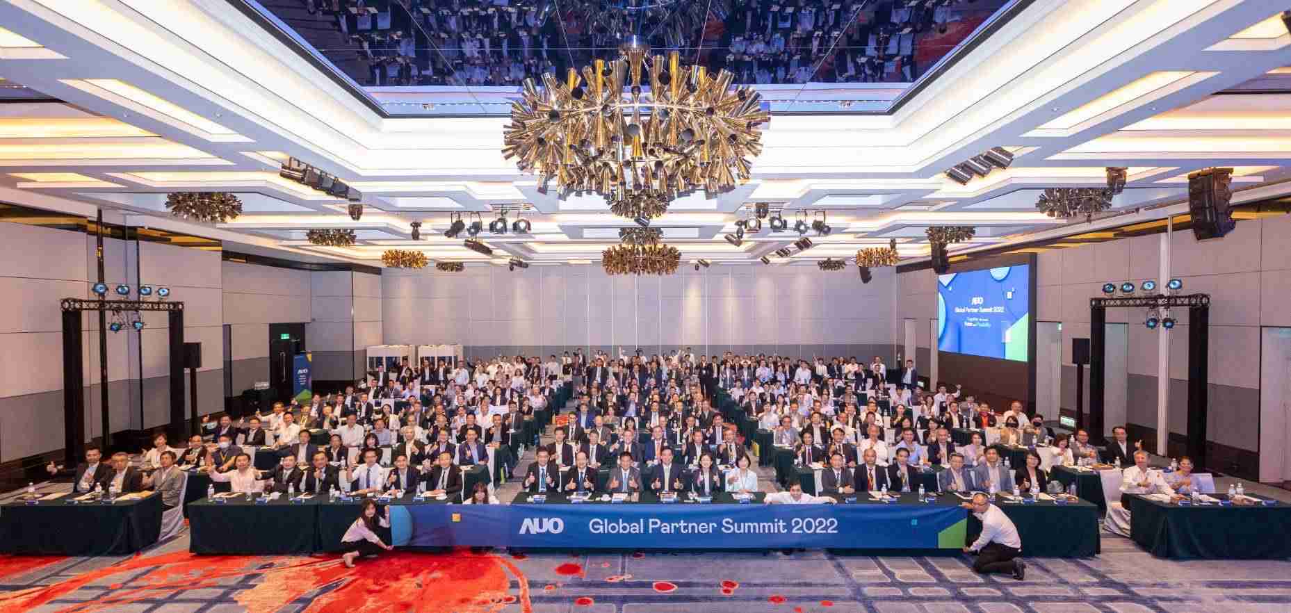 友達推動「安心、、、、創新、、用心、、同心、、、盡心」五星職旅，，，，為菲籍員工打造全方位照護，，首度贏得「人權實踐與發展領袖獎」殊榮