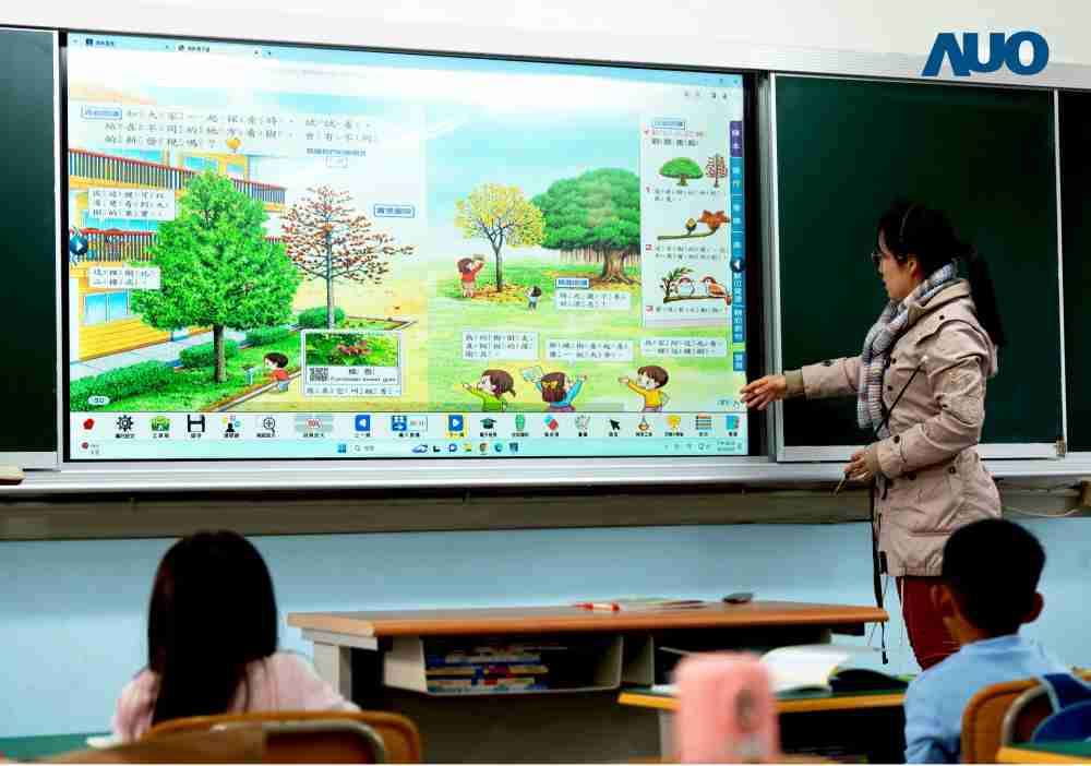 人生就是博与达擎共同开发的〝远程设备管理系统〞，，透过流畅的多功能安装模式、、直觉设计的整合操作接口，，，可同时管理多部设备，，改善学校的设备管理痛点